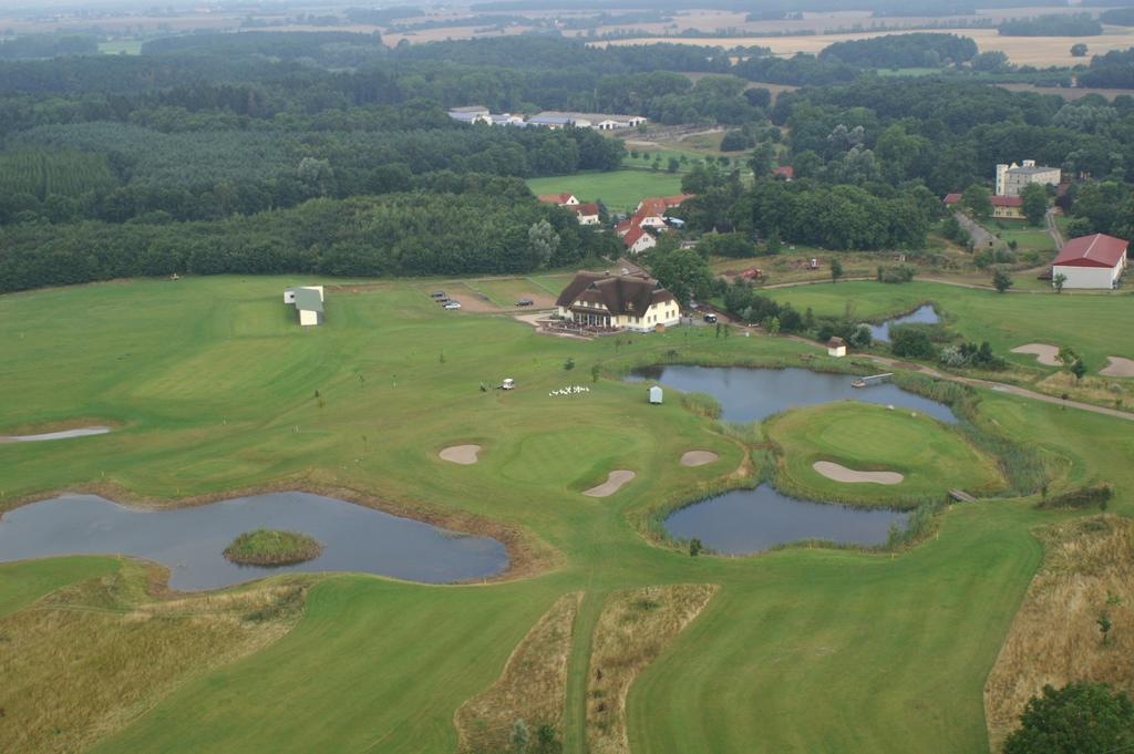 Golfcentrum Schloss Karnitz Ruegen Garz (Rugen) Exterior foto